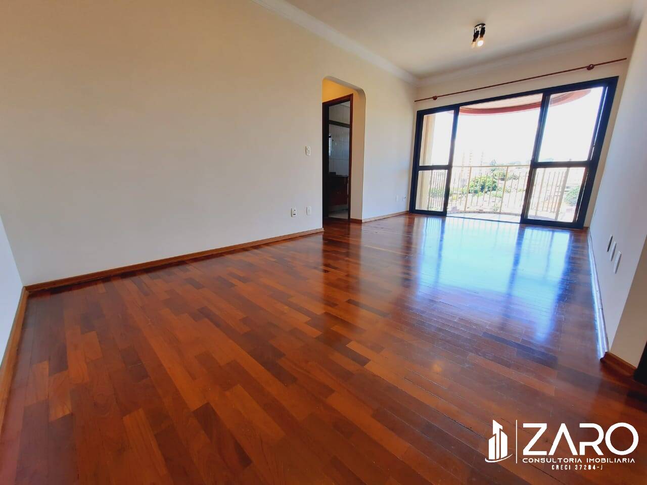 Apartamento à venda com 2 quartos, 74m² - Foto 3