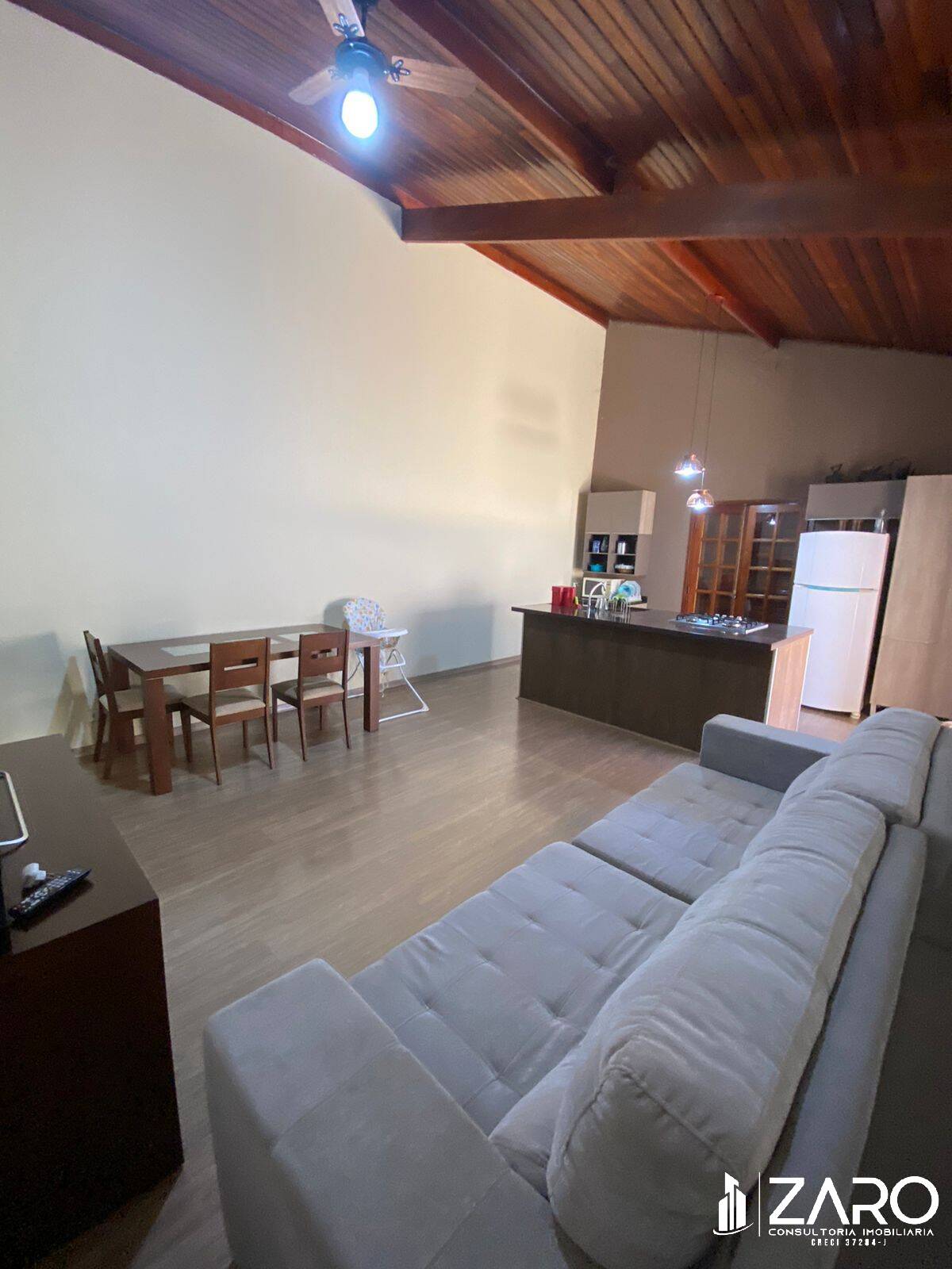 Casa à venda com 2 quartos, 250m² - Foto 4